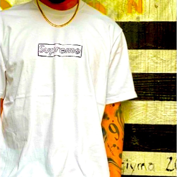 🎉 HP 🎉 Supreme x Kaws Chalk Logo T-shirt - Picture 2 of 11